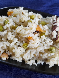 मटार भात (matar bhat recipe in marathi) रेसिपी चे मुख्य फोटो