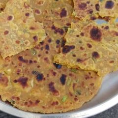 A picture of Thepla.