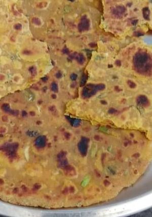 A picture of Thepla.