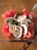 Ensalada de champignons con tomate