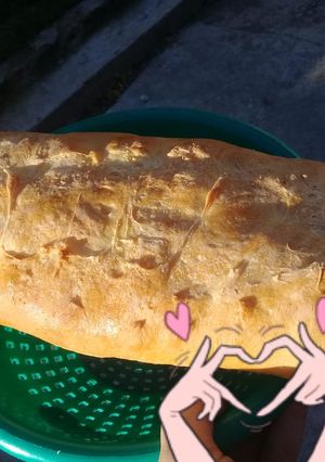 Una foto de Pan casero con corteza crujiente, en el horno de casa☺😋