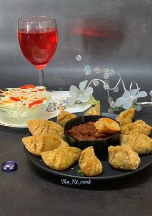 A picture of Fried momos.
