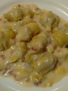 Una foto de Alcachofas con queso y jamón a la crema