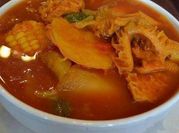 Una foto de sopa mondongo