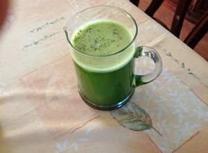 Una foto de Agua de chaya y limón