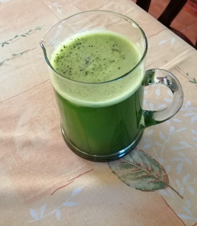 Una foto de Agua de chaya y limón
