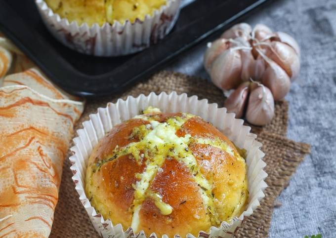 Korean Cream Cheese Garlic Bread