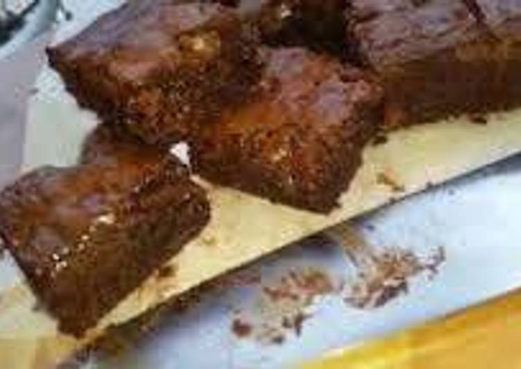 Simple Chocolate Cake by Farah Quinn