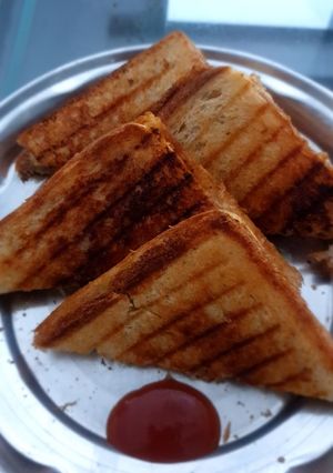 A picture of Grilled sandwich.