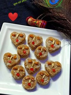 चूरमा हार्ट इमोजी (Churma heart emoji recipe in Hindi) रेसिपी मुख्य फोटो