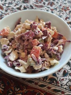 عکسی از دستور سالاد با ماست موسیر🥗