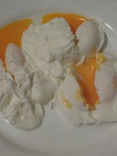 Una foto de Huevos escalfados al microondas