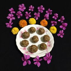 A picture of Sesame Peanut Laddoo.