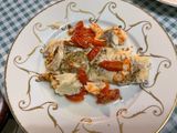 Filets de dorade aux crevettes sauvages, tomates cerises, aneth et citron vert