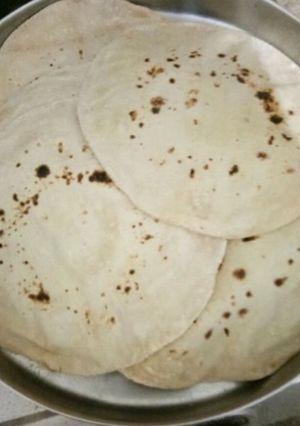 ज्वार की रोटी (jowar ki roti recipe in Hindi) रेसिपी मुख्य फोटो