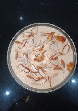 A picture of Sheer khurma.