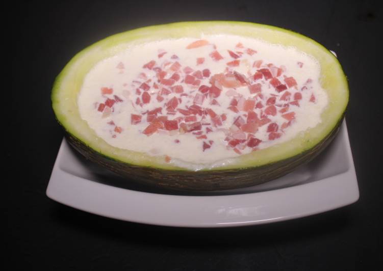 Melón con nata y jamón para dos