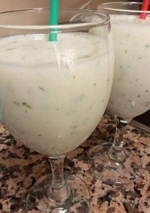 Una foto de Sorbete de melón, lima y hierbabuena