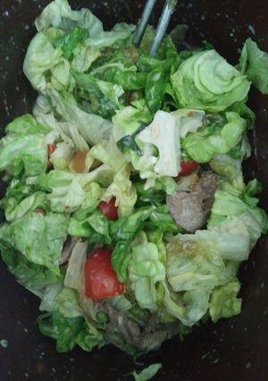 Hình của món Salad bò chua ngọt siu đơn giản.