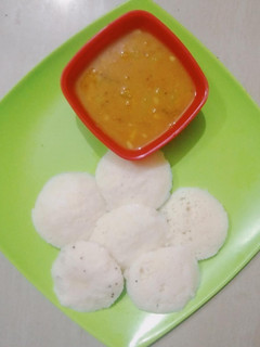 A picture of Idli sambhar.