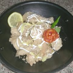 A picture of Chicken white karahi.