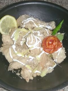 A picture of Chicken white karahi.