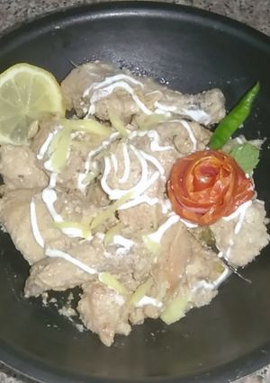 A picture of Chicken white karahi.