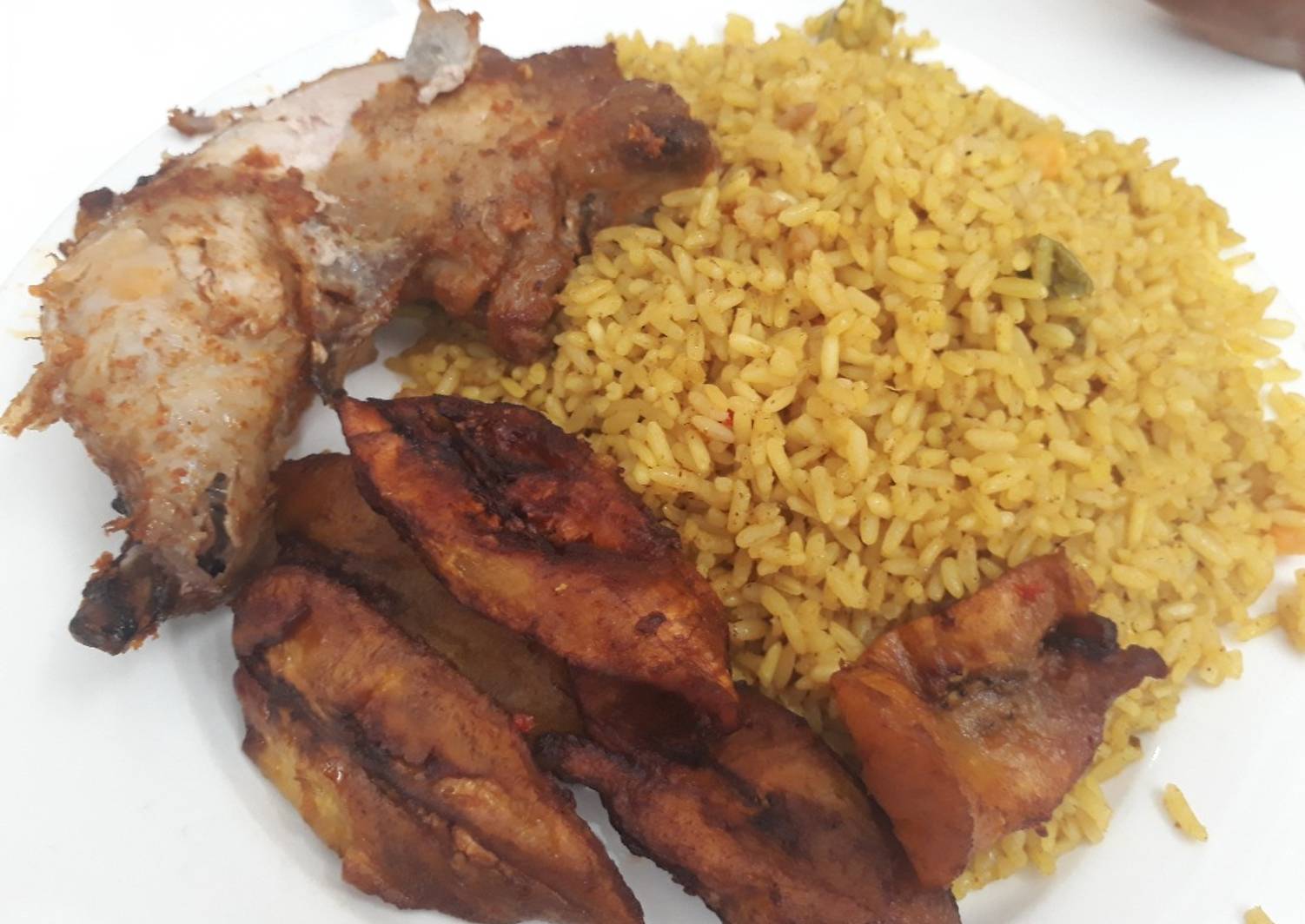 Curry rice,fried plantain and chicken Recipe by Chiommy - Cookpad