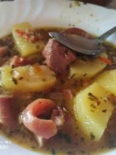 Una foto de Patatas guisadas con morro de cerdo