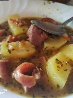 Una foto de Patatas guisadas con morro de cerdo