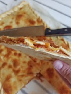 Una foto de Empanada (de carne mechada)