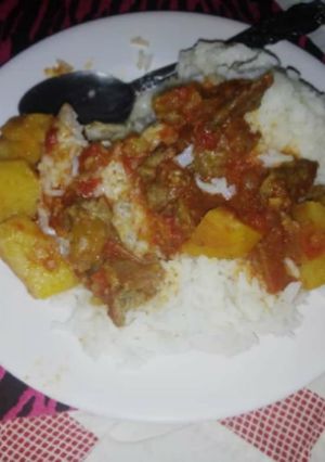 A picture of Boiled rice served with beef stew#festivecontestkakamega#.