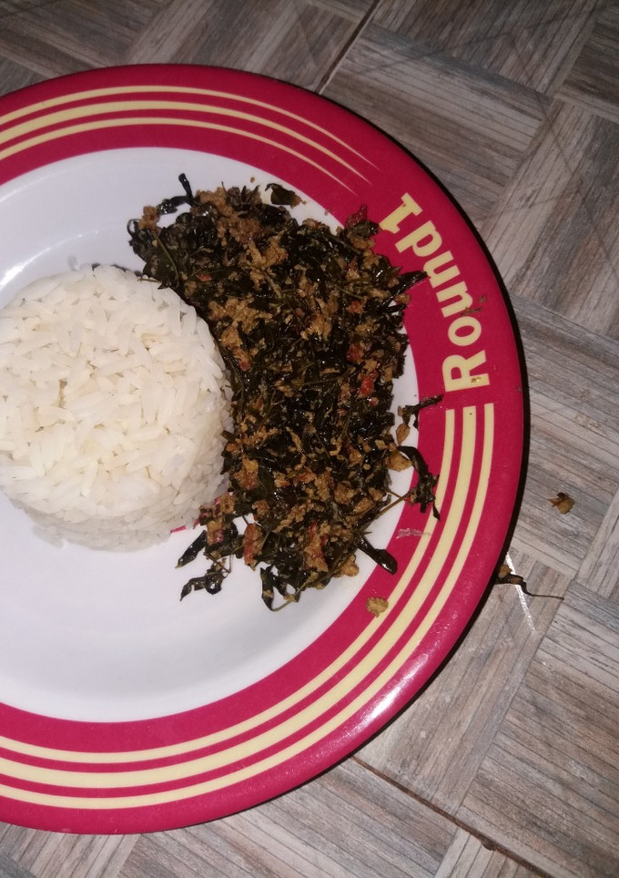A picture of Scrambled eggs withmoringa.