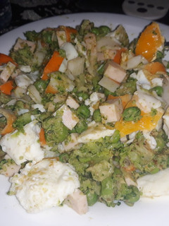 Una foto de Verduras con salsa de cacahuete y soja