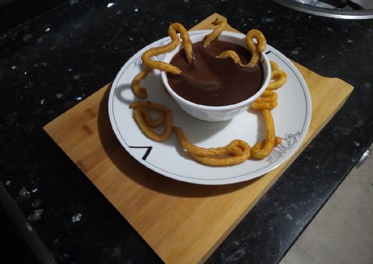 Chocolate a la Taza de Colacao con Mini-Churros