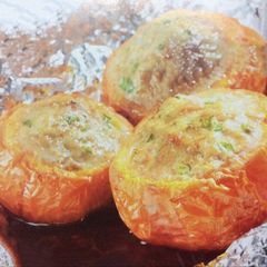 A picture of Stuffed tomatoes with minced pork.