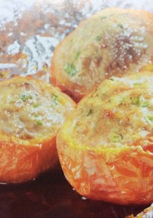 A picture of Stuffed tomatoes with minced pork.