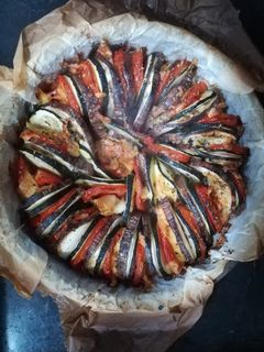 Una foto de Tian de verduras y mozzarella de búfala