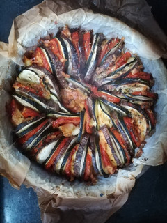 Una foto de Tian de verduras y mozzarella de búfala