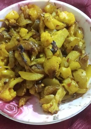 आलू गोभी भुजिया (aloo gobi bhujia recipe in Hindi) रेसिपी मुख्य फोटो