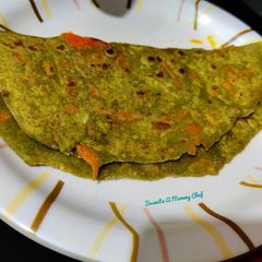A picture of Palak-carrot Paratha.