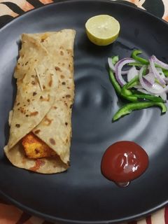 પનીર કાઠી રોલ (Paneer Kathi Roll Recipe In Gujarati) રેસીપી મુખ્ય ફોટો