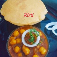 A picture of Semolina Bhature and Chole.