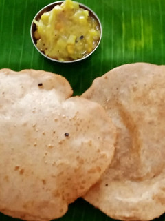ஆலு கஸ்தாரிமேத்தி பூரி செய்முறை முக்கிய புகைப்படம்