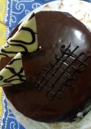 A picture of Eggless chocolate cake with truffle sauce.