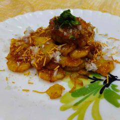 A picture of Aloo chaat.
