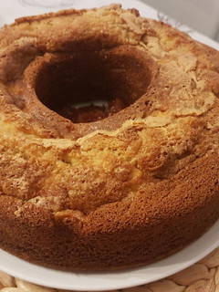 Una foto de Bizcocho de manzana, membrillo y nueces