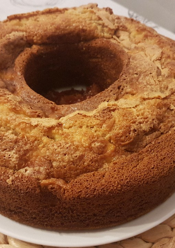 Una foto de Bizcocho de manzana, membrillo y nueces