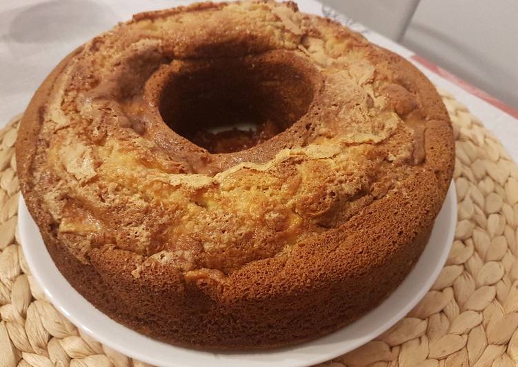Bizcocho de manzana, membrillo y nueces