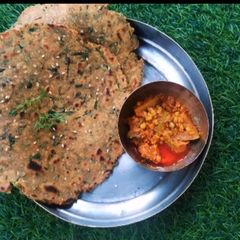 A picture of Marwadi Bajra Methi Roti.